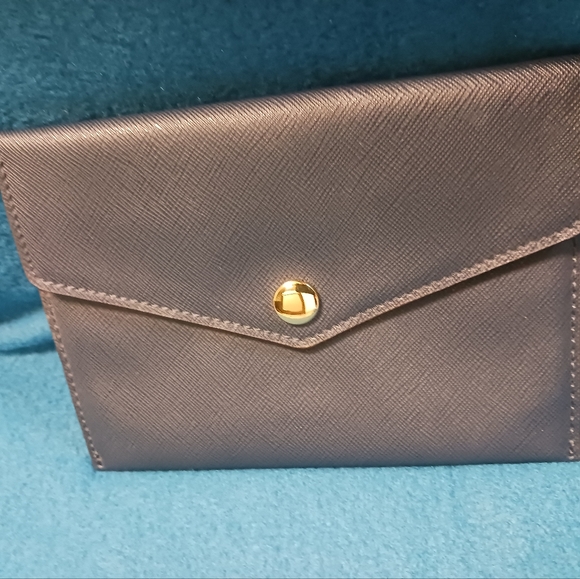 GUC Michael Kors Cardholder - Picture 3 of 8